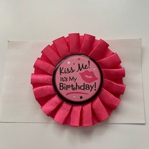 Birthday pin “kiss me it’s my birthday”